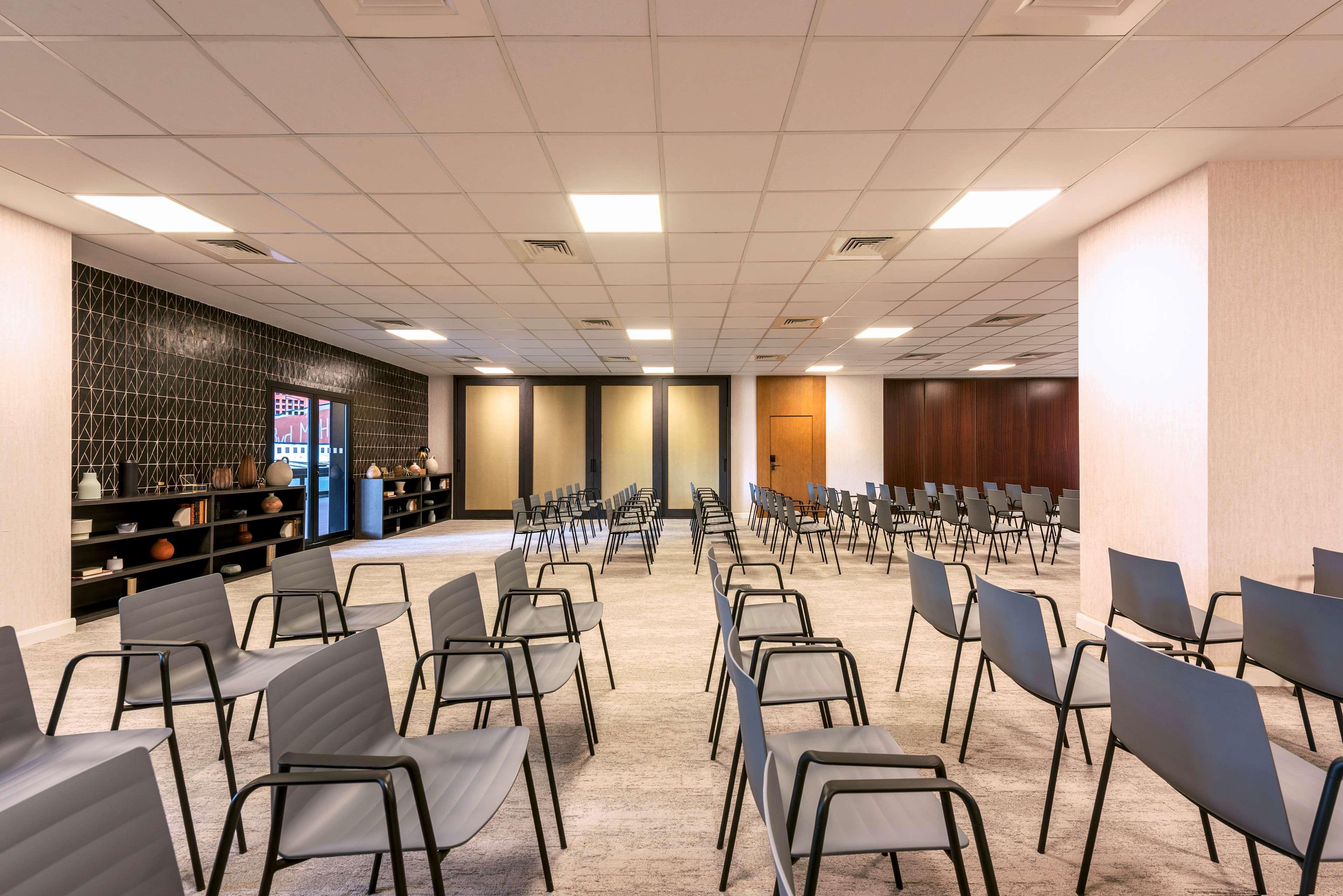 Radisson Blu Hotel Casablanca City Center Εξωτερικό φωτογραφία The interior of the conference centre