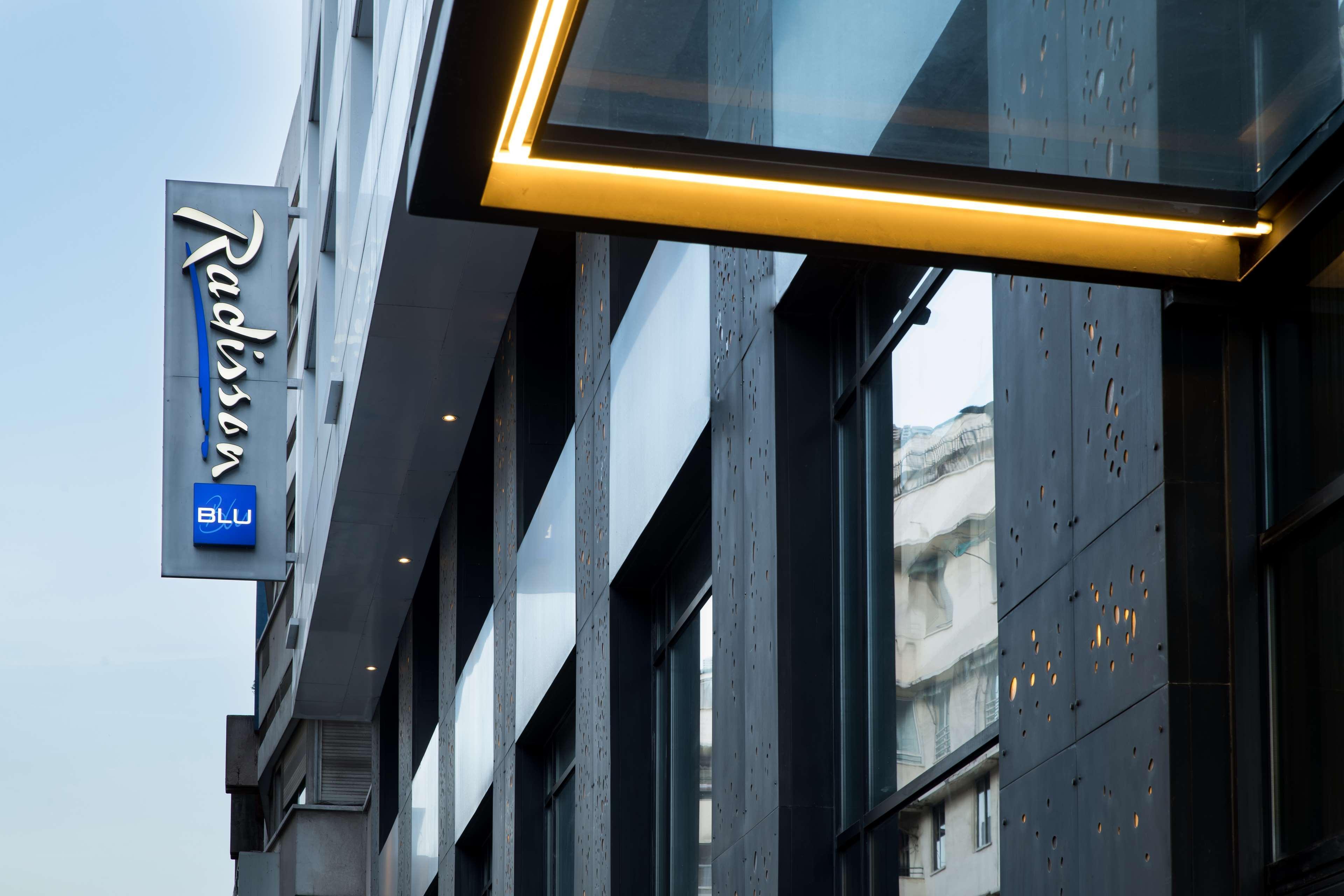 Radisson Blu Hotel Casablanca City Center Εξωτερικό φωτογραφία A Radisson Blu hotel in London