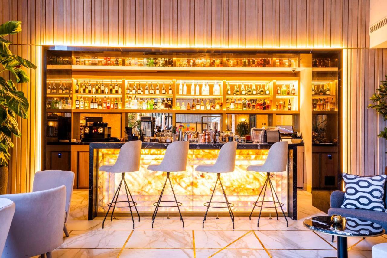 Radisson Blu Hotel Casablanca City Center Εξωτερικό φωτογραφία The bar at the hotel
