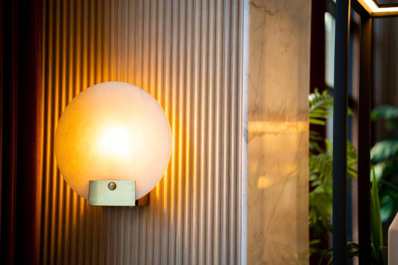 Radisson Blu Hotel Casablanca City Center Εξωτερικό φωτογραφία A wall light