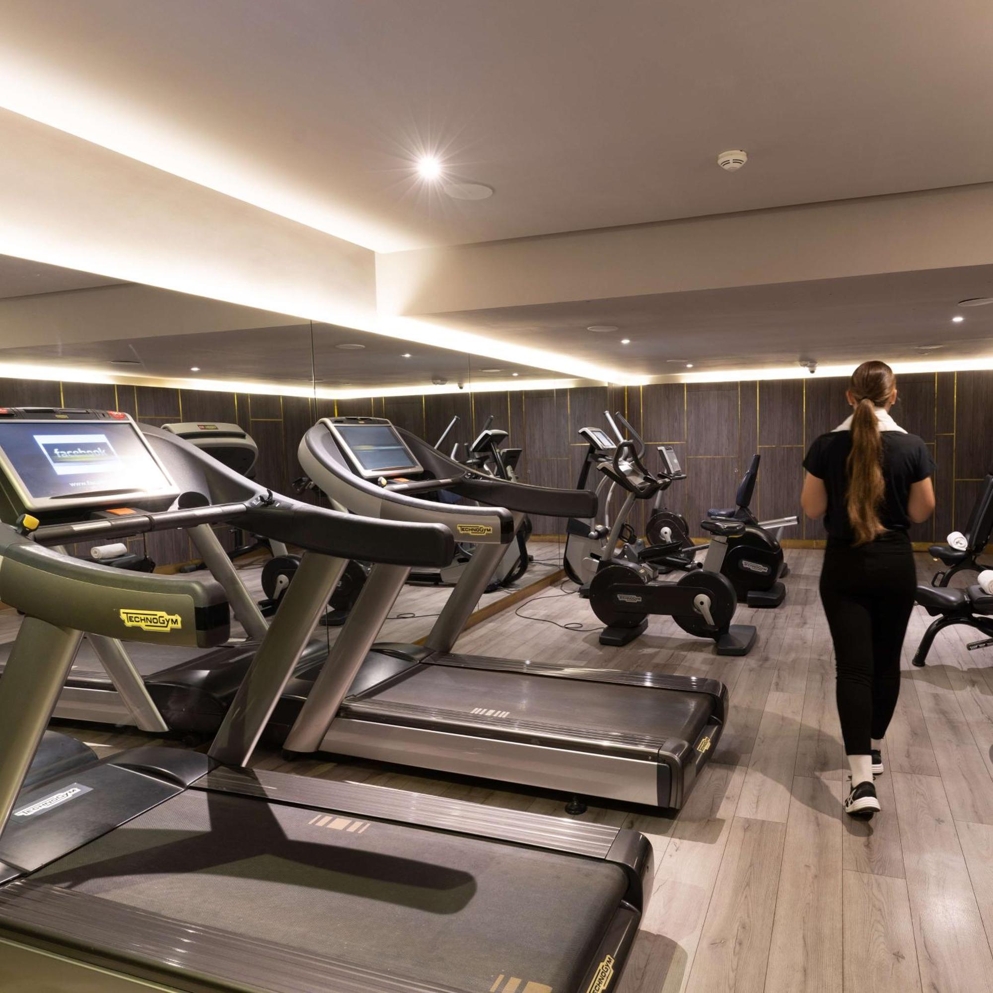 Radisson Blu Hotel Casablanca City Center Εξωτερικό φωτογραφία The gym at The Dorchester