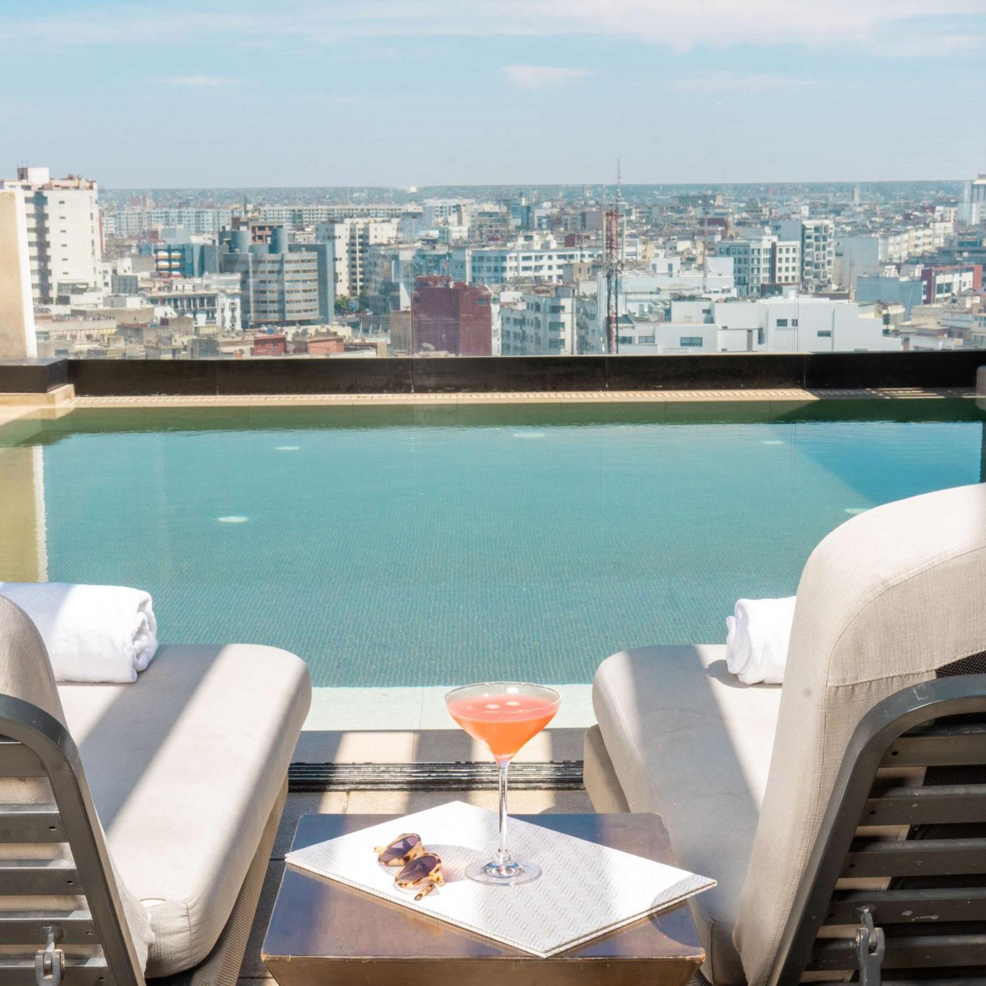 Radisson Blu Hotel Casablanca City Center Εξωτερικό φωτογραφία The pool at the hotel