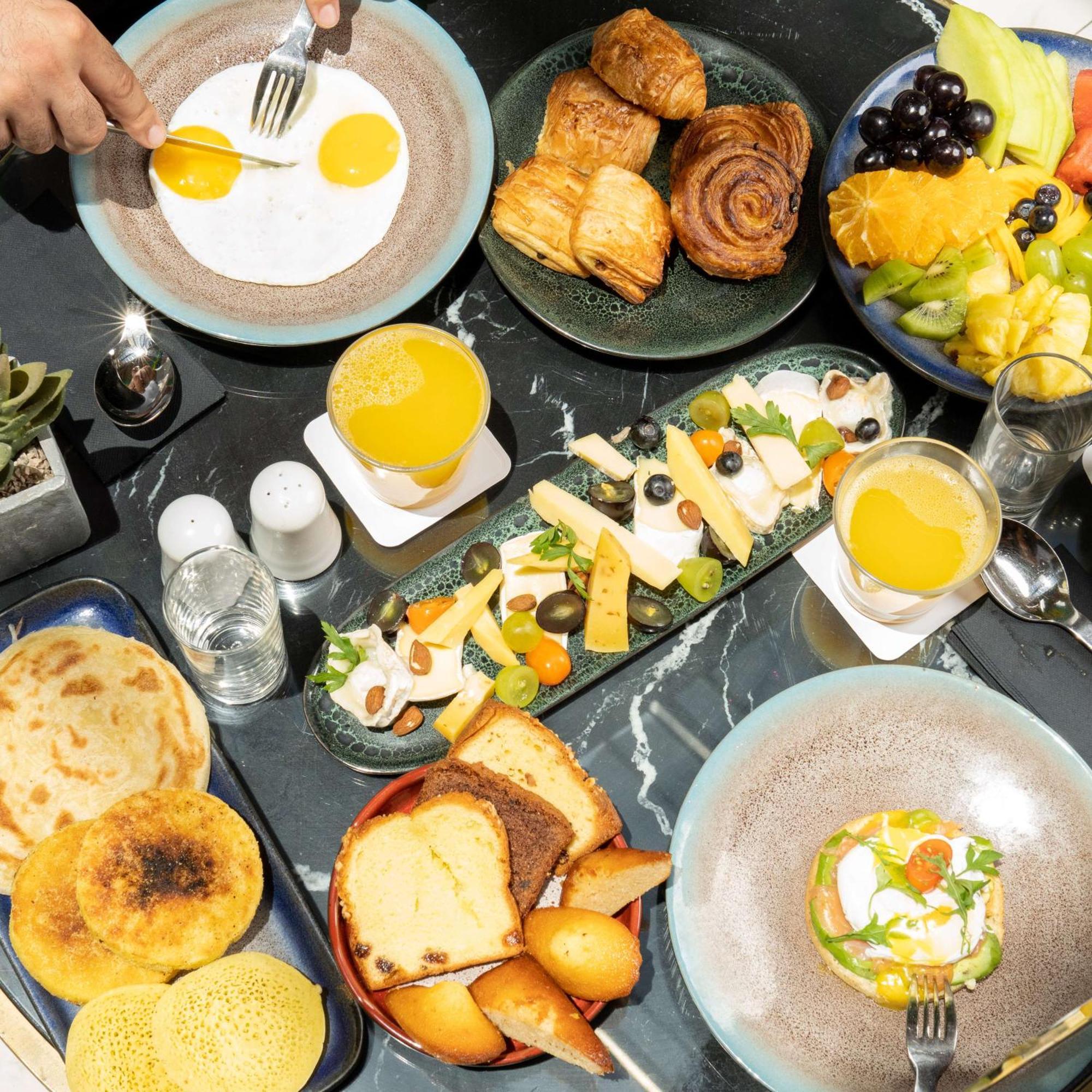 Radisson Blu Hotel Casablanca City Center Εξωτερικό φωτογραφία Greek breakfast