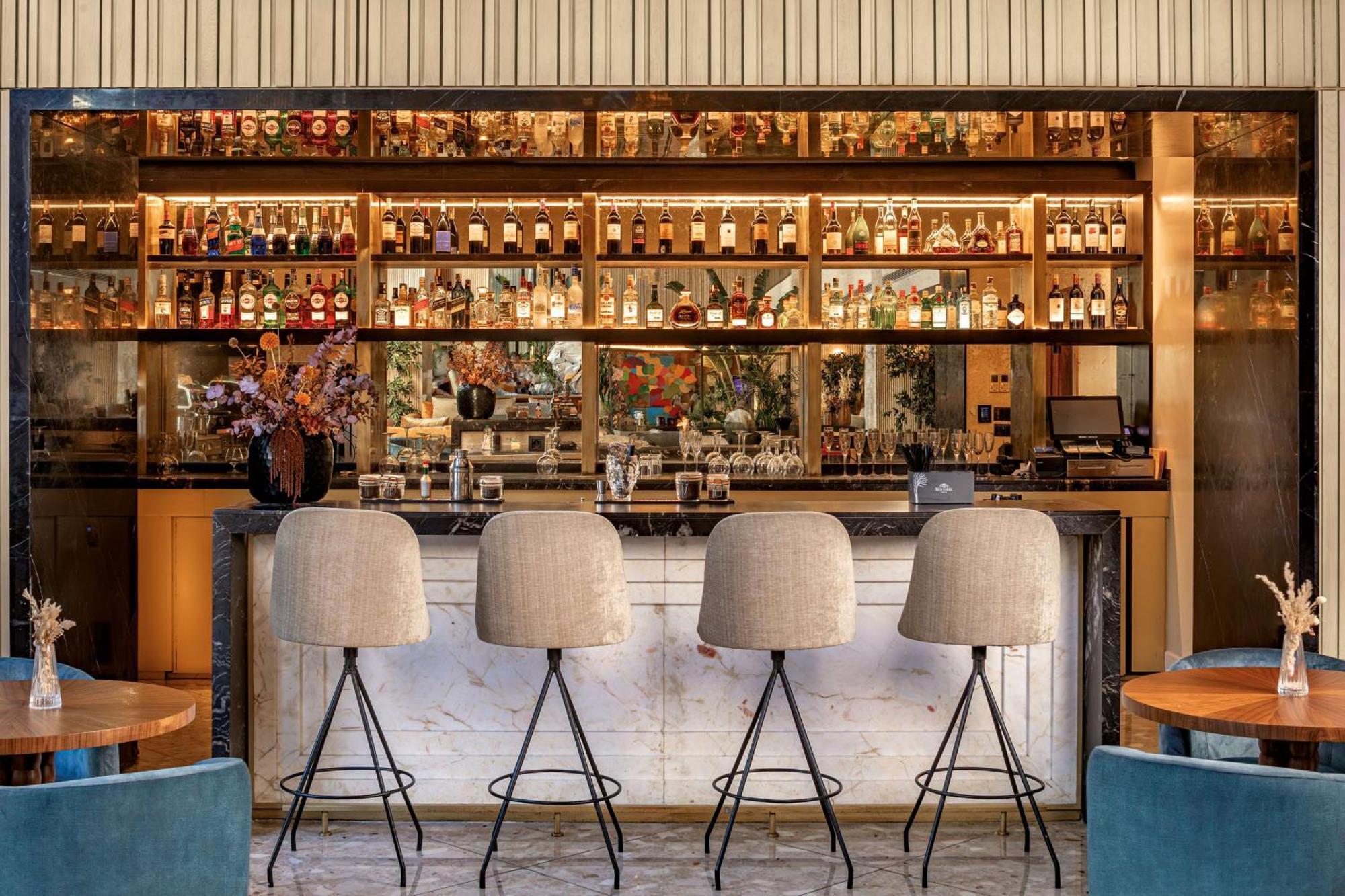 Radisson Blu Hotel Casablanca City Center Εξωτερικό φωτογραφία The bar at the hotel