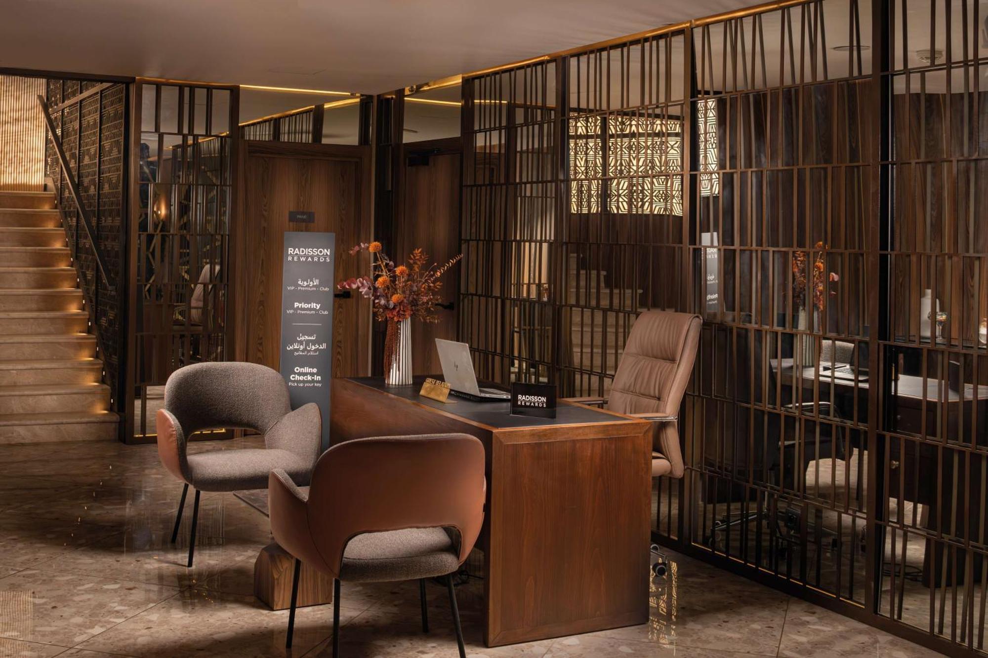 Radisson Blu Hotel Casablanca City Center Εξωτερικό φωτογραφία The Concierge
